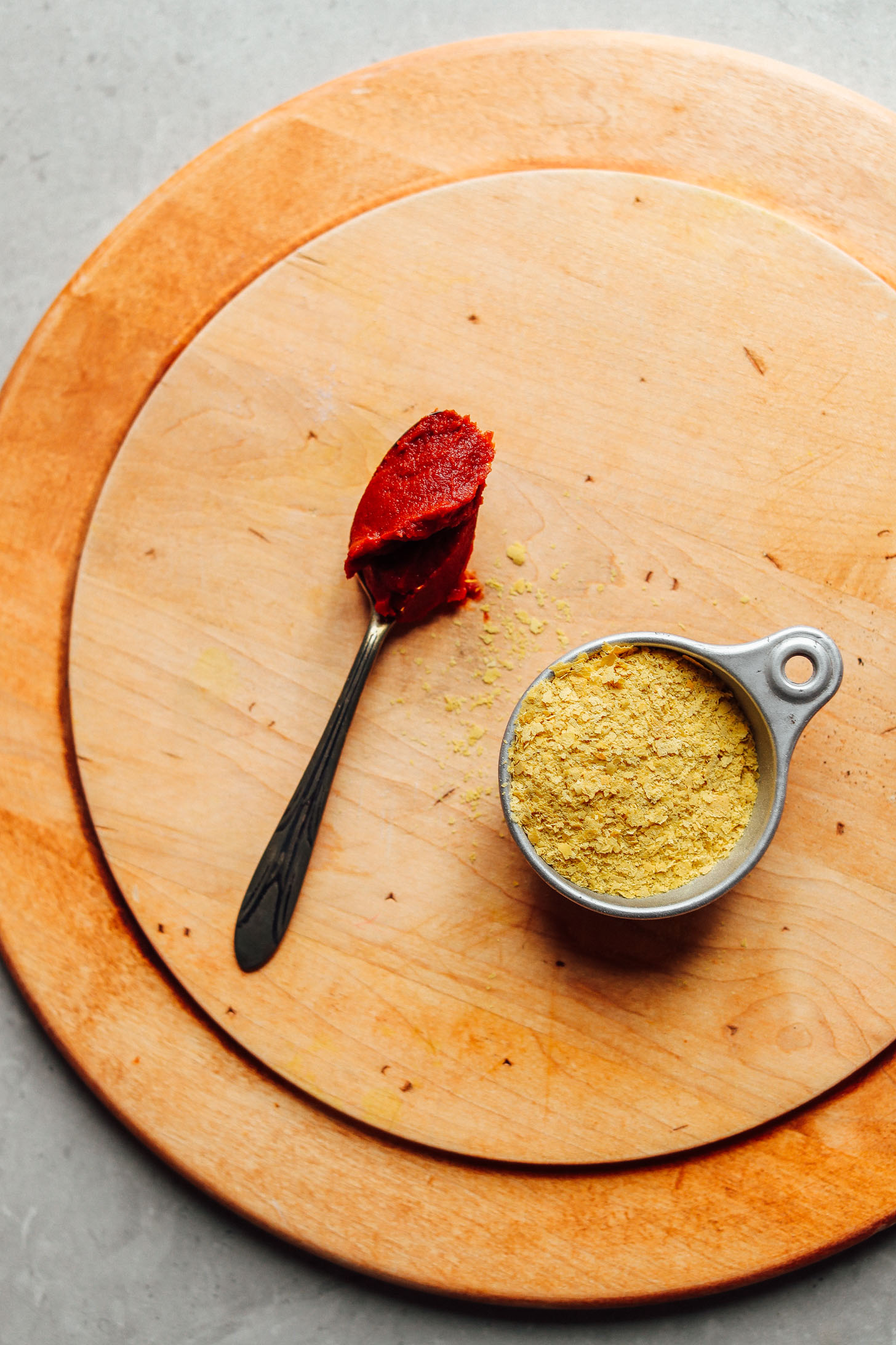 Cutting board featuring two of the key ingredients used in our post on how to make the BEST Vegetable Broth